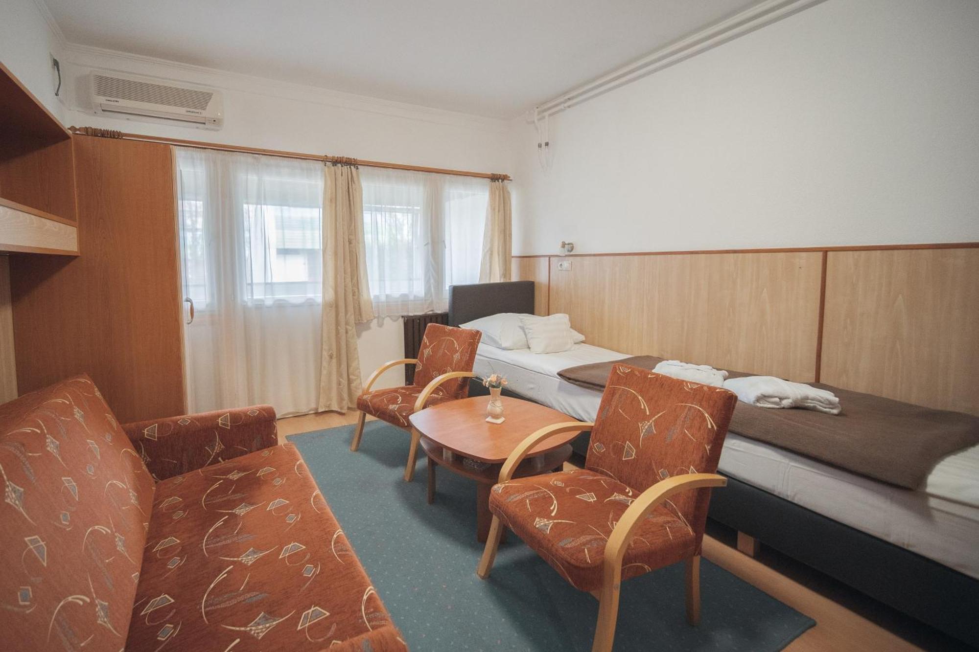 Hoforras Hotel Gyula Exterior photo